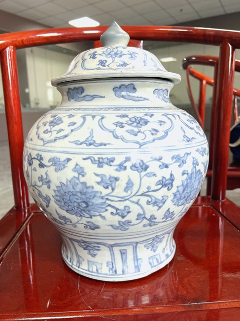 古玩陶瓷明中·青花纏枝花卉紋蓋罐  真品鑒賞圖