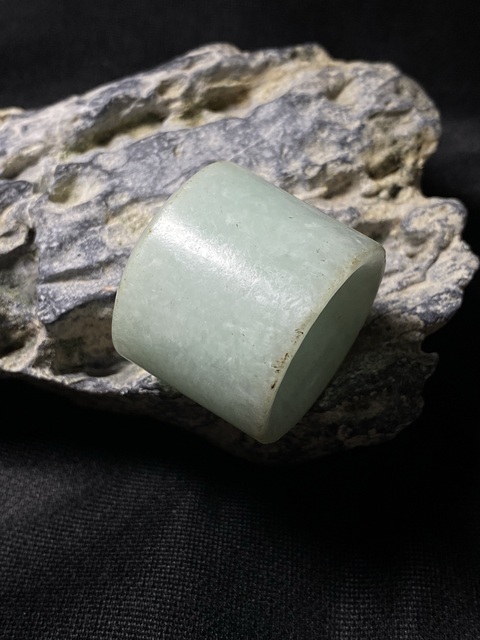 古玩玉器清代翡翠雕“素紋扳指”拍賣,當前價格5200元