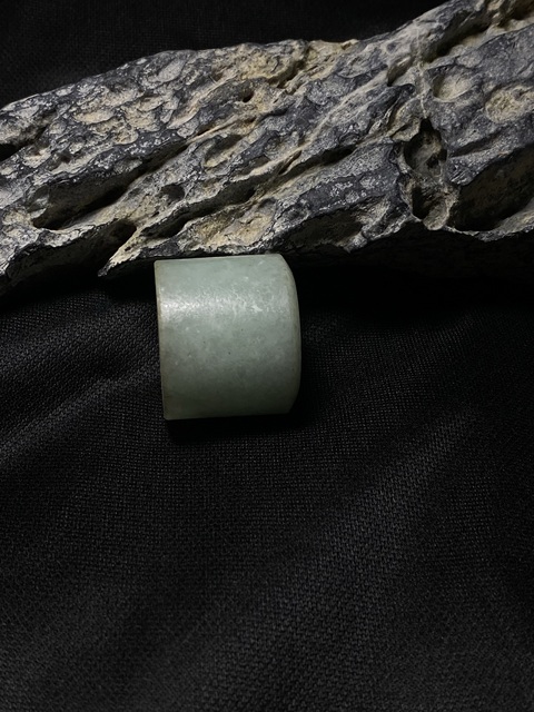 古玩玉器清代翡翠雕“素紋扳指”拍賣,當前價格5200元