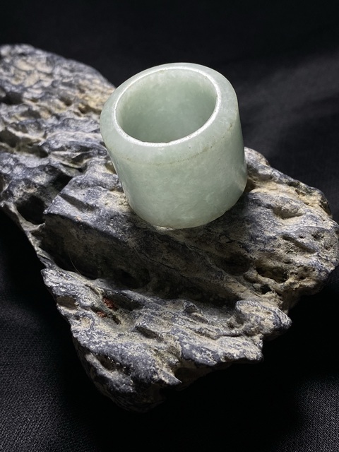 古玩玉器清代翡翠雕“素紋扳指”拍賣,當前價格5200元