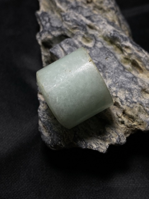 古玩玉器清代翡翠雕“素紋扳指”拍賣,當前價格5200元