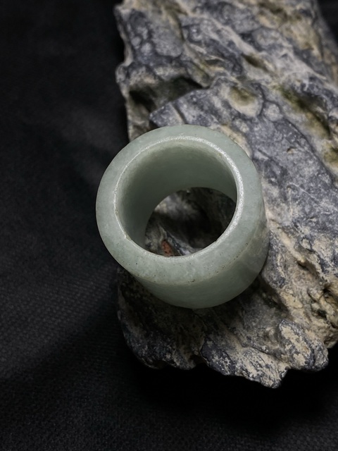古玩玉器清代翡翠雕“素紋扳指”拍賣,當前價格5200元