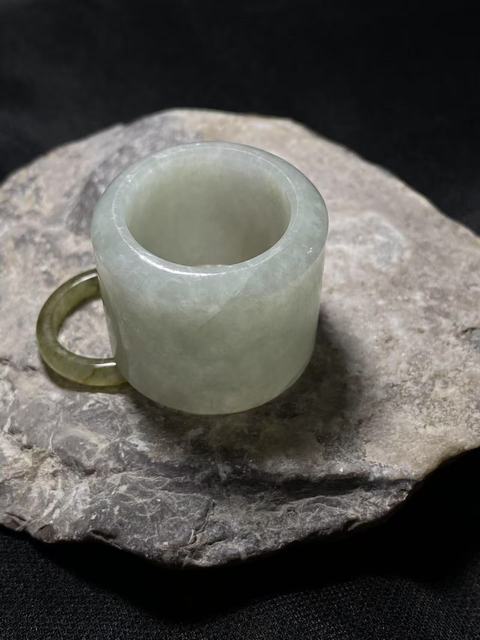 古玩玉器清代翡翠雕“素紋扳指”拍賣,當(dāng)前價(jià)格2800元