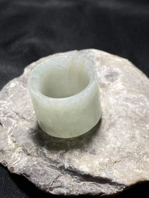 古玩玉器清代翡翠雕“素紋扳指”拍賣,當(dāng)前價(jià)格2800元