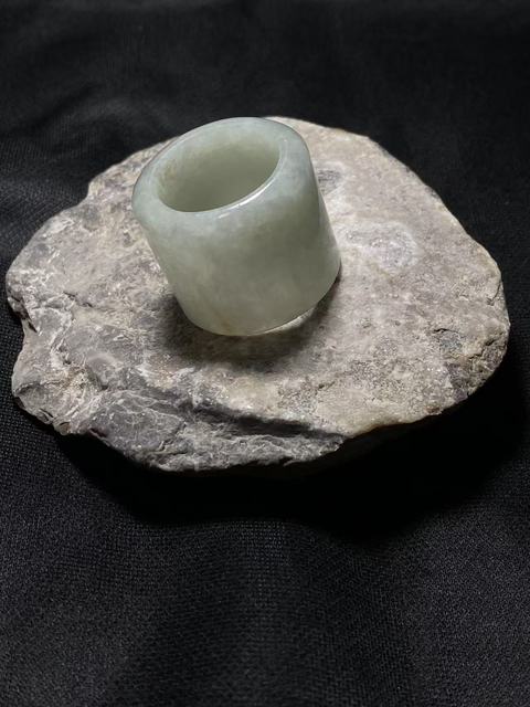 古玩玉器清代翡翠雕“素紋扳指”拍賣,當(dāng)前價(jià)格2800元