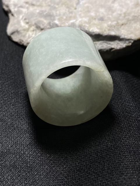 古玩玉器清代翡翠雕“素紋扳指”拍賣,當(dāng)前價(jià)格2800元