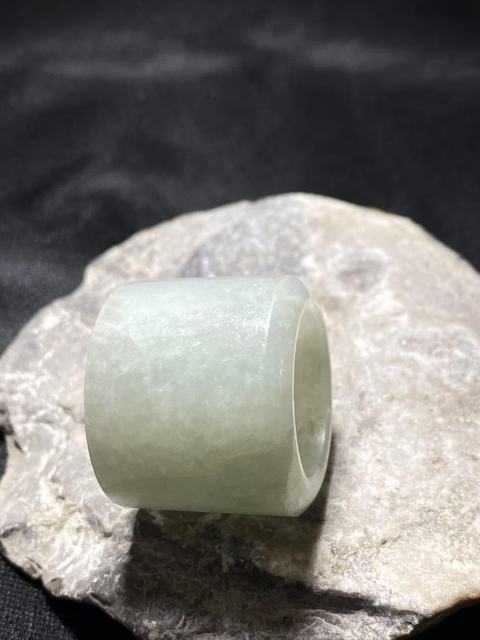 古玩玉器清代翡翠雕“素紋扳指”拍賣,當(dāng)前價(jià)格2800元