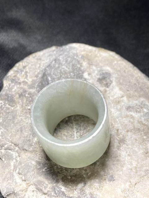 古玩玉器清代翡翠雕“素紋扳指”拍賣,當(dāng)前價(jià)格2800元