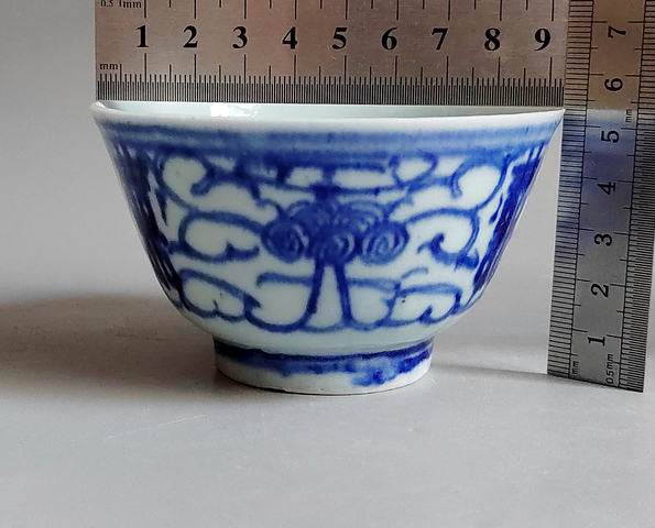 古玩陶瓷青花淡描花卉紋茶杯真品鑒賞圖