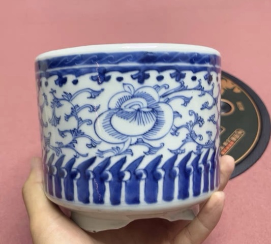 古玩陶瓷青花淡描花卉紋香爐真品鑒賞圖