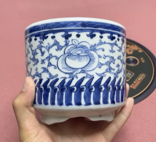 古玩陶瓷青花淡描花卉紋香爐真品鑒賞圖