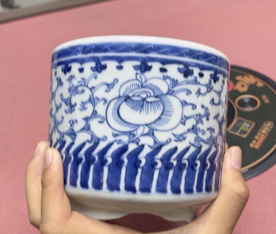 古玩陶瓷青花淡描花卉紋香爐真品鑒賞圖