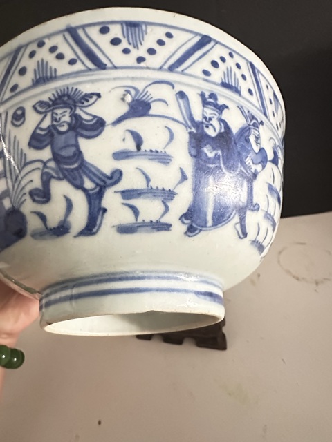 古玩陶瓷正面龍紋八蠻進寶青花碗真品鑒賞圖