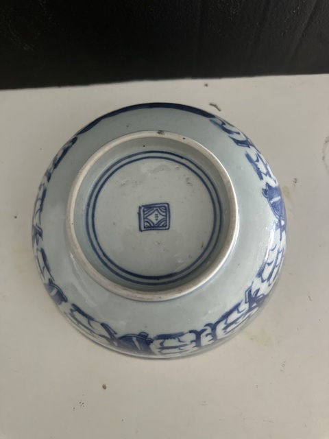 古玩陶瓷正面龍紋八蠻進寶青花碗真品鑒賞圖