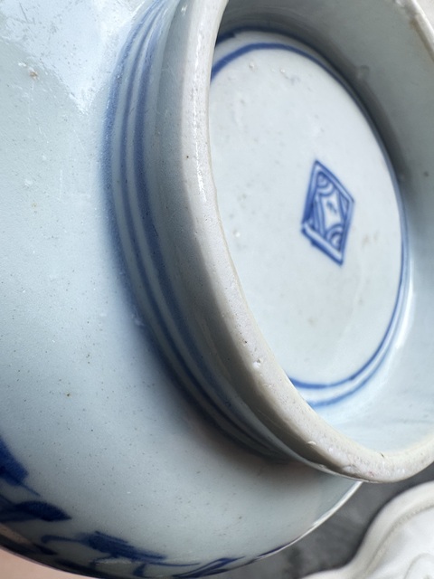 古玩陶瓷正面龍紋八蠻進寶青花碗真品鑒賞圖