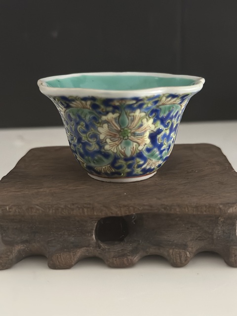 古玩陶瓷藍(lán)地粉彩福壽紋杯真品鑒賞圖