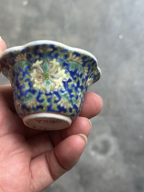 古玩陶瓷藍(lán)地粉彩福壽紋杯真品鑒賞圖