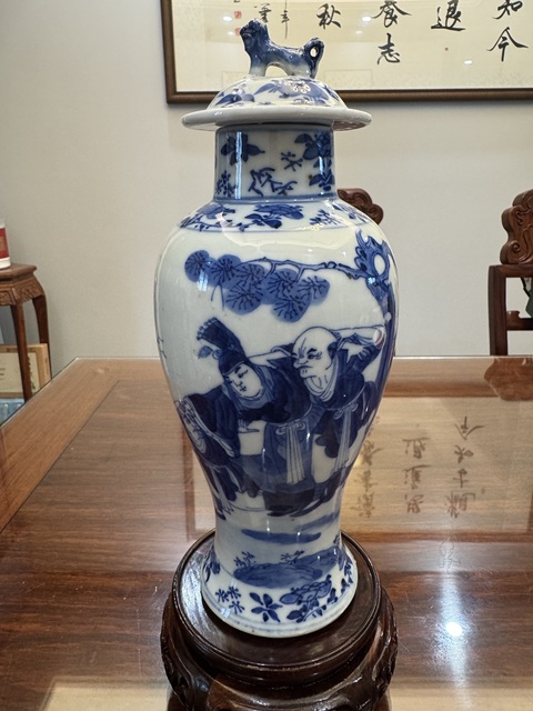 古玩陶瓷人物紋青花雞腿蓋瓶真品鑒賞圖