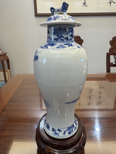 古玩陶瓷人物紋青花雞腿蓋瓶真品鑒賞圖