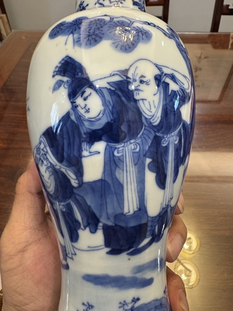 古玩陶瓷人物紋青花雞腿蓋瓶真品鑒賞圖