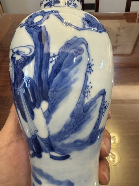 古玩陶瓷人物紋青花雞腿蓋瓶真品鑒賞圖