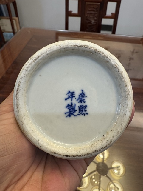 古玩陶瓷人物紋青花雞腿蓋瓶真品鑒賞圖
