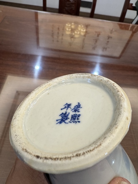 古玩陶瓷人物紋青花雞腿蓋瓶真品鑒賞圖