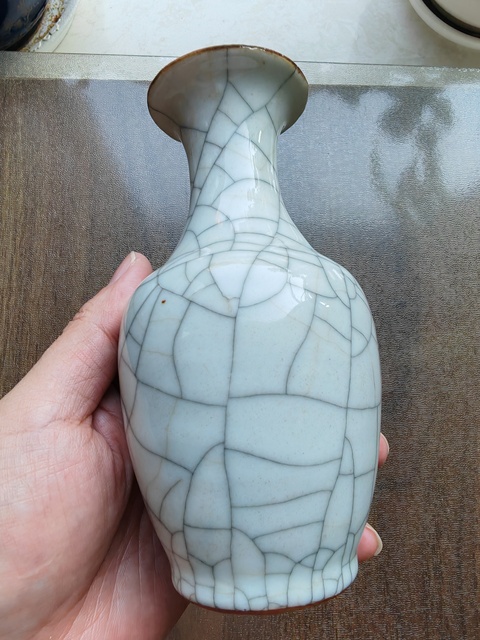 古玩陶瓷仿官釉撇口瓶真品鑒賞圖