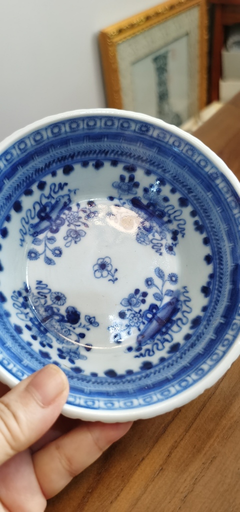 古玩陶瓷青花花卉紋碗真品鑒賞圖