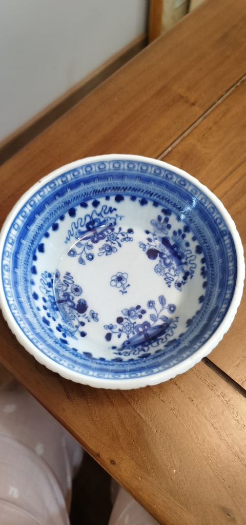 古玩陶瓷青花花卉紋碗真品鑒賞圖