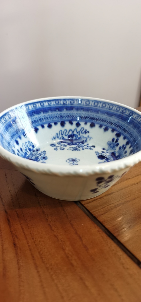 古玩陶瓷青花花卉紋碗真品鑒賞圖