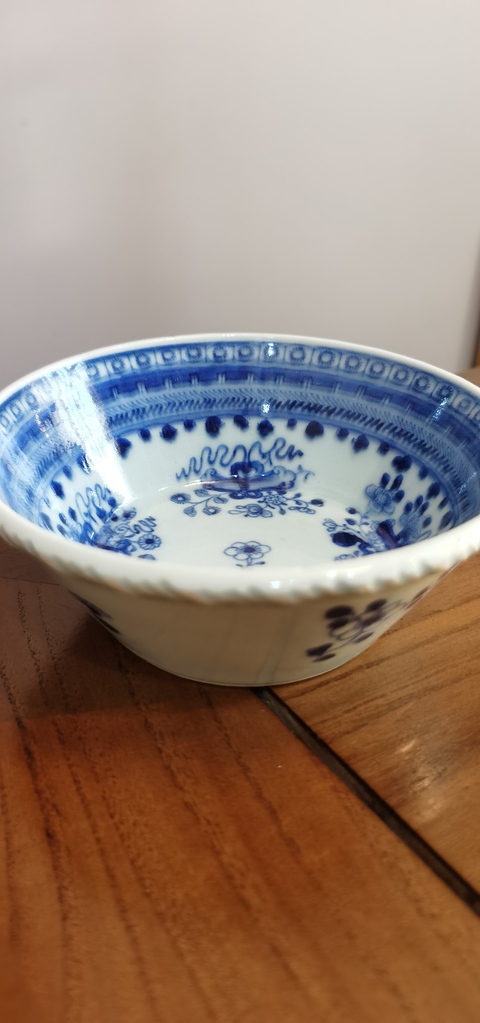 古玩陶瓷青花花卉紋碗真品鑒賞圖