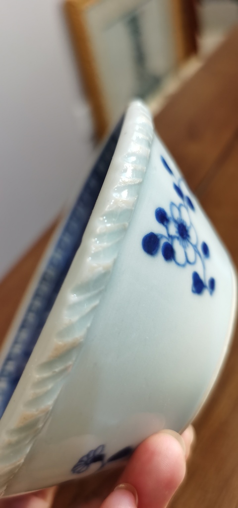 古玩陶瓷青花花卉紋碗真品鑒賞圖
