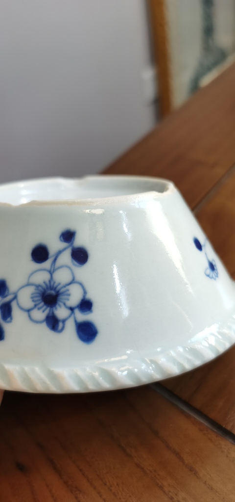 古玩陶瓷青花花卉紋碗真品鑒賞圖
