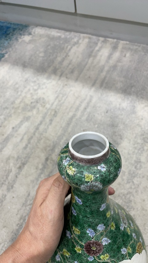 古玩陶瓷素三彩人物故事紋蒜頭瓶真品鑒賞圖