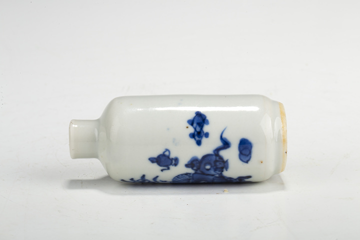 古玩陶瓷清晚·青花博古紋鼻煙壺真品鑒賞圖