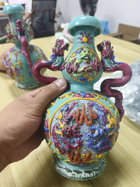 古玩陶瓷龍紋瓶真品鑒賞圖