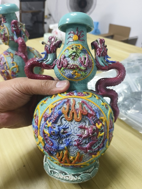 古玩陶瓷龍紋瓶真品鑒賞圖