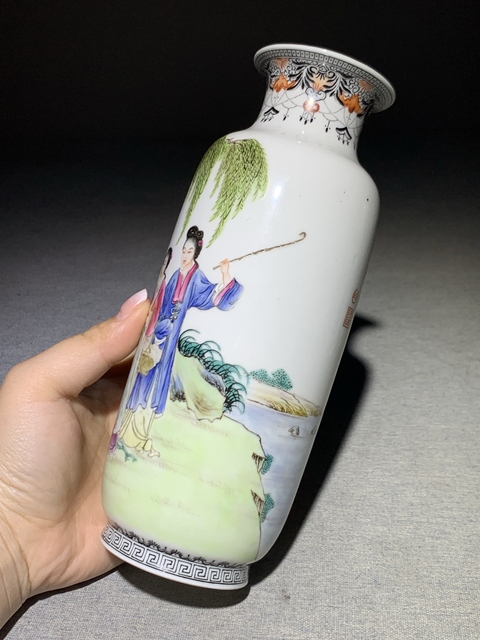 古玩陶瓷粉彩仕女人物圖撇口瓶真品鑒賞圖