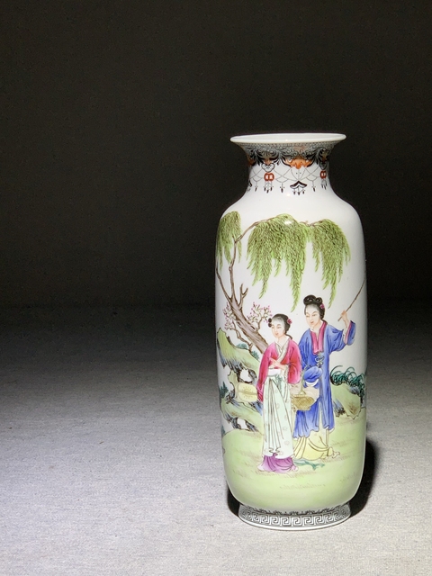 古玩陶瓷粉彩仕女人物圖撇口瓶真品鑒賞圖