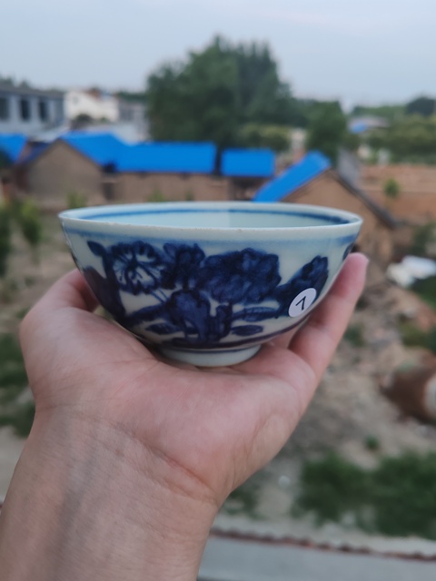 古玩陶瓷青花花卉紋碗真品鑒賞圖