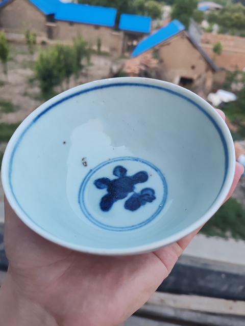 古玩陶瓷青花花卉紋碗真品鑒賞圖