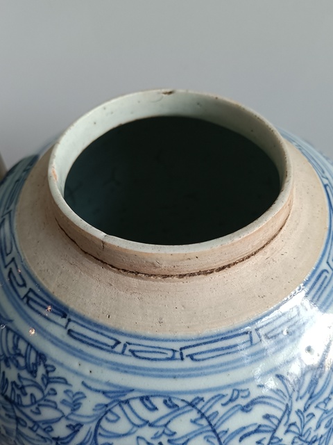 古玩陶瓷青花纏枝花紋罐真品鑒賞圖
