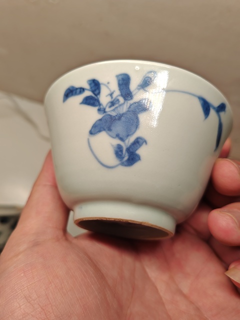 古玩陶瓷花卉紋青花杯真品鑒賞圖