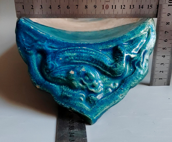 古玩陶瓷明代高浮雕孔雀藍釉四爪龍紋瓦當拍賣,當前價格38元