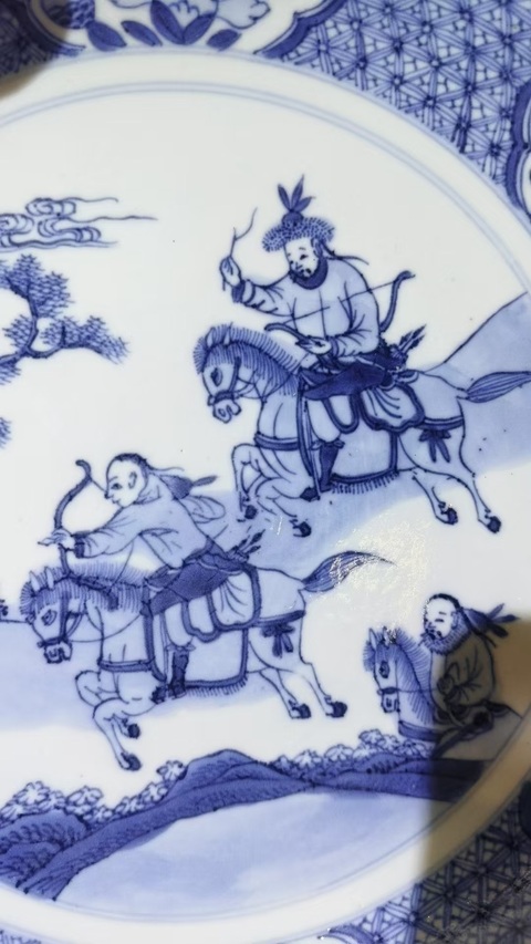 古玩陶瓷青花狩獵圖盤真品鑒賞圖