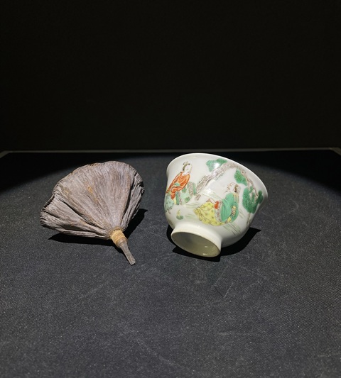 古玩陶瓷五彩人物杯真品鑒賞圖
