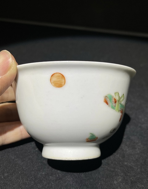古玩陶瓷五彩人物杯真品鑒賞圖
