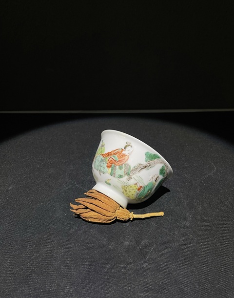古玩陶瓷五彩人物杯真品鑒賞圖