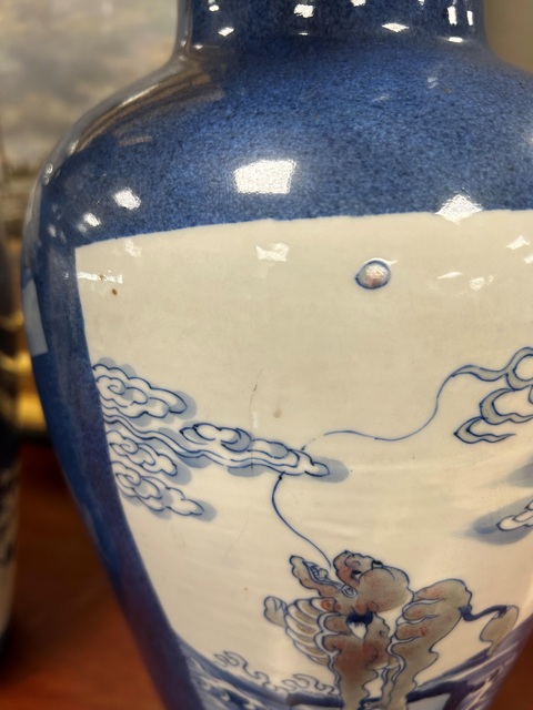 古玩陶瓷灑藍釉開光盤口瓶一對真品鑒賞圖